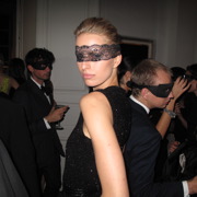 Bal masqué  Vogue 90 ans