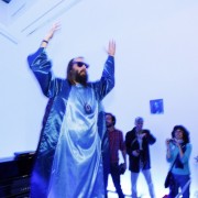 Sébastien Tellier présente 
