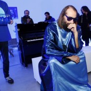 Sébastien Tellier présente 