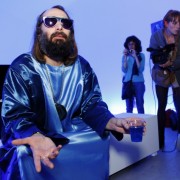 Sébastien Tellier présente 