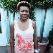 Dans le patio du Grand Journal