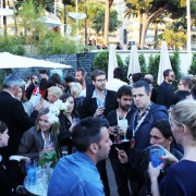 Dans le patio du Grand Journal