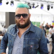 Sur la plage Schweppes, et son bateau