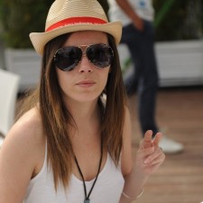 Sur la plage Schweppes, et son bateau