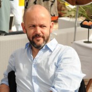 Sur la plage Schweppes, et son bateau