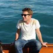 Sur la plage Schweppes, et son bateau