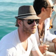 Sur la plage Schweppes, et son bateau