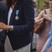 Remise de médaille à Pascale Cayla