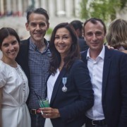 Remise de médaille à Pascale Cayla
