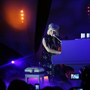Naïve New Beater + Lady Gaga Live !!